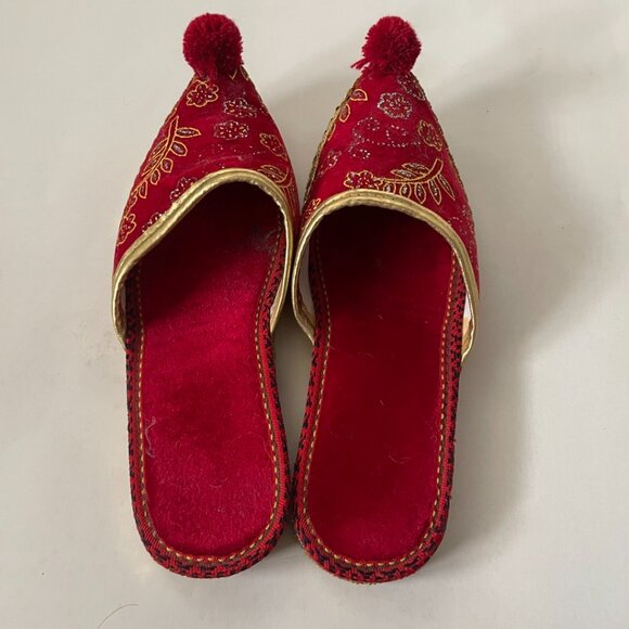Traditional Red Embroidered Costume Slippers - Picture 5 of 11
